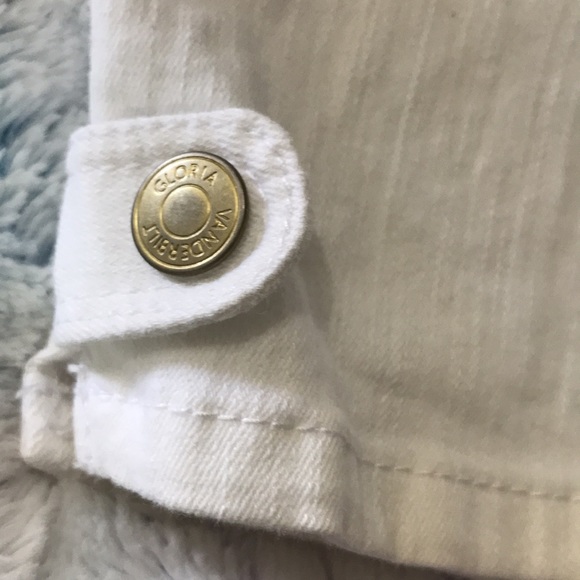 Gloria Vanderbilt Belted Skimmer White Capris/Bermuda shorts. Size 16. - Picture 9 of 11